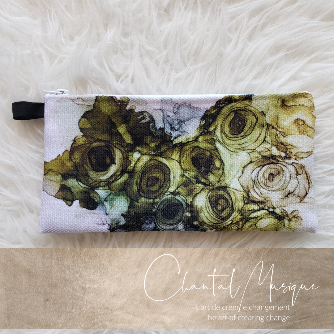 In the Dark case | A pouch for everything that follows you